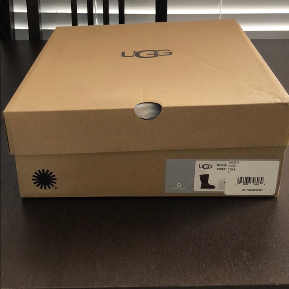 ❄️UGG❄️ ONLY ONE LEFT 😊 - Picture 8 of 8